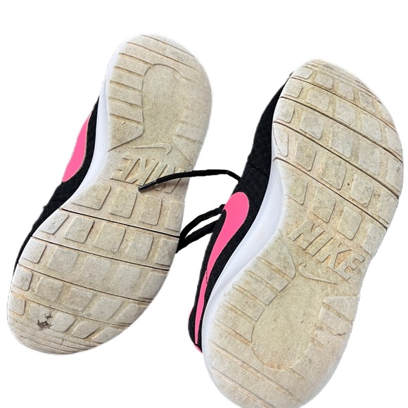 🌟 Nike tennis shoes sz 4.5 🌟 - Picture 4 of 10